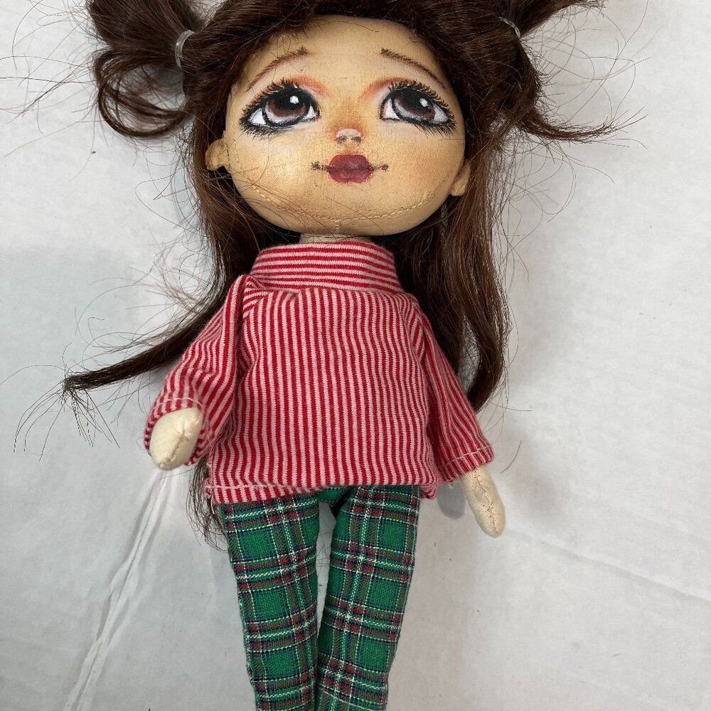 Na Na Doll, cloth with beautiful hand painted face, 10" x 4"